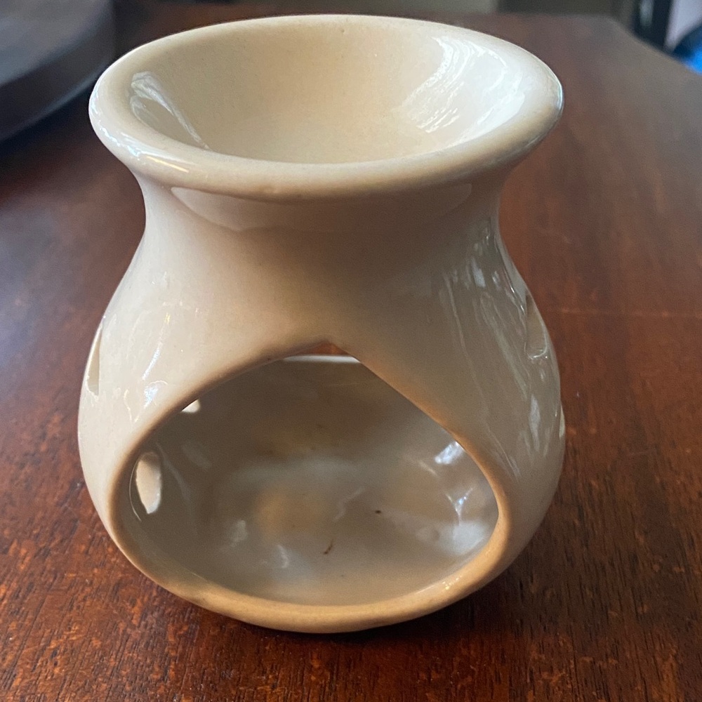 Ceramic candle, melt warmer. Use a tea, light to warm.